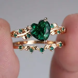 Elegant Emerald Green Heart Ring with Matching Band Romantic Gold Jewelry Gift for Women Weddings Parties Valentine's Day sydney ring HeartShapeRing EmeraldGreenJewelry GoldCoupleRing RomanticGift WeddingRingSet PartyAccessories GiftForHer  star oval  eng