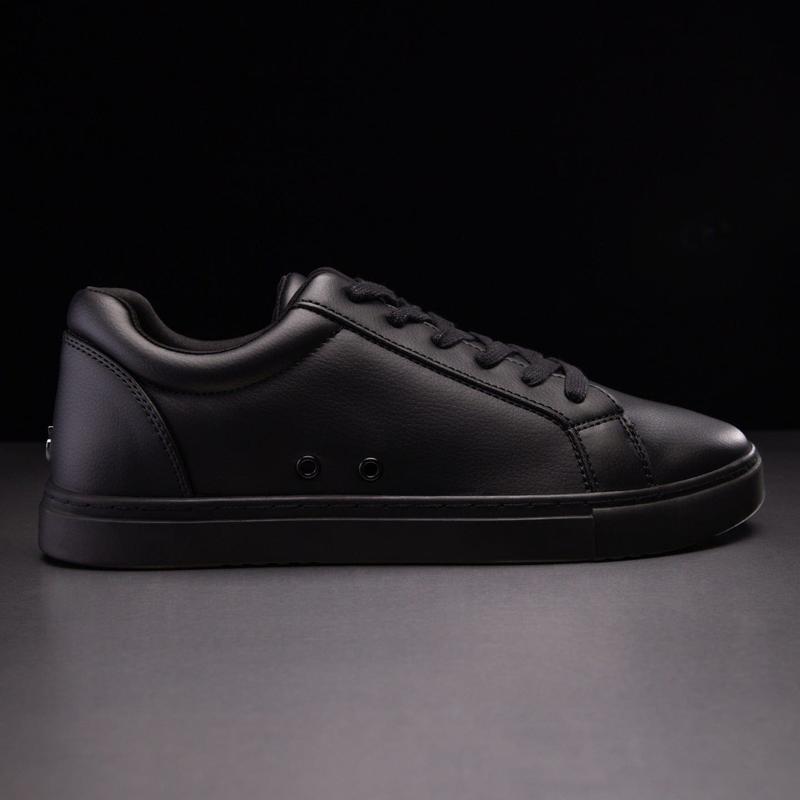 All-black Low-top