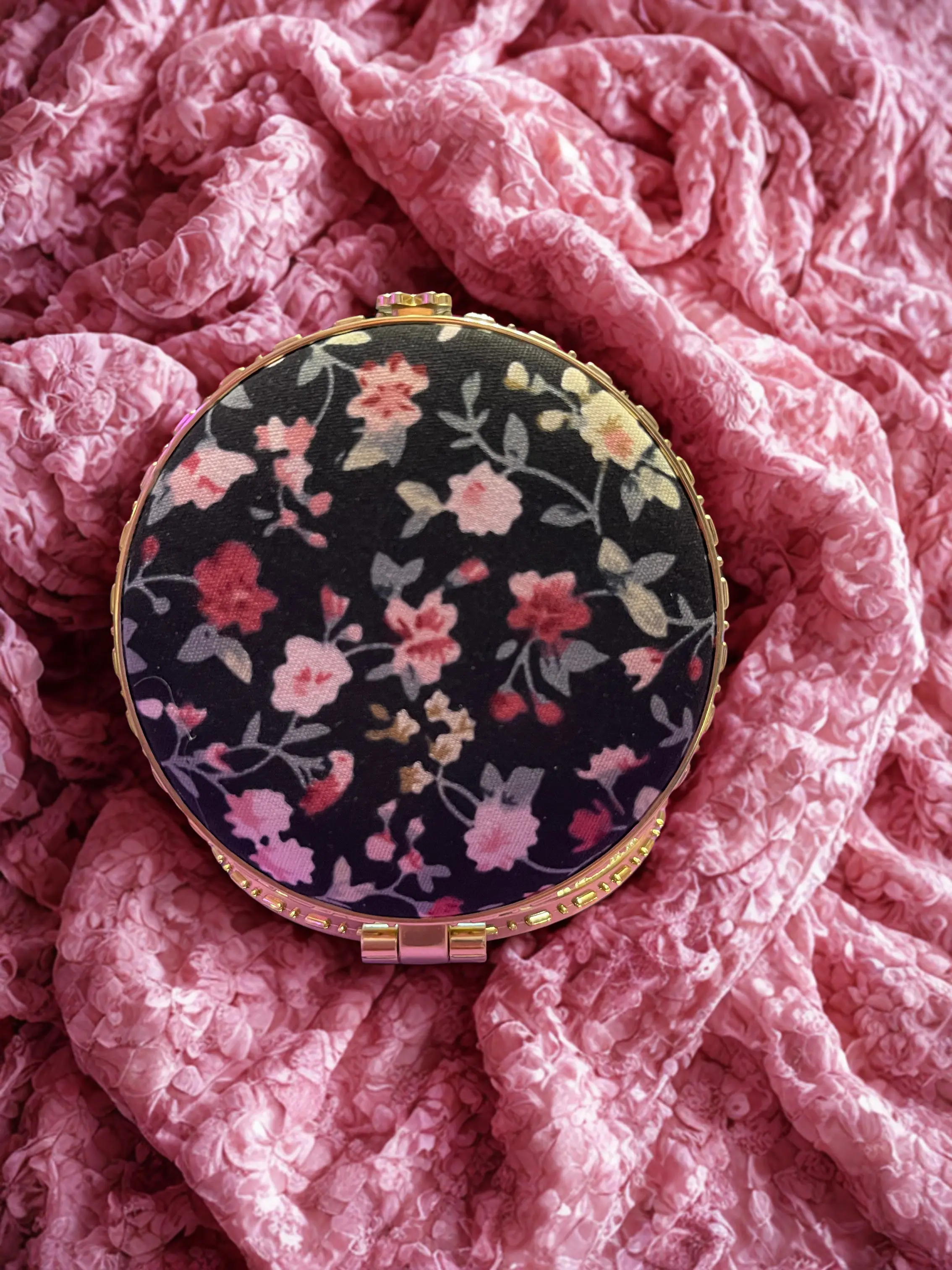 Floral Compact Make-up Mirror – Portable Retro Foldable Mirror