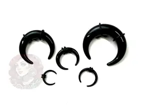 Acrylic Black Septum Pinchers – 1.6mm–10mm Sizes Sold Individually