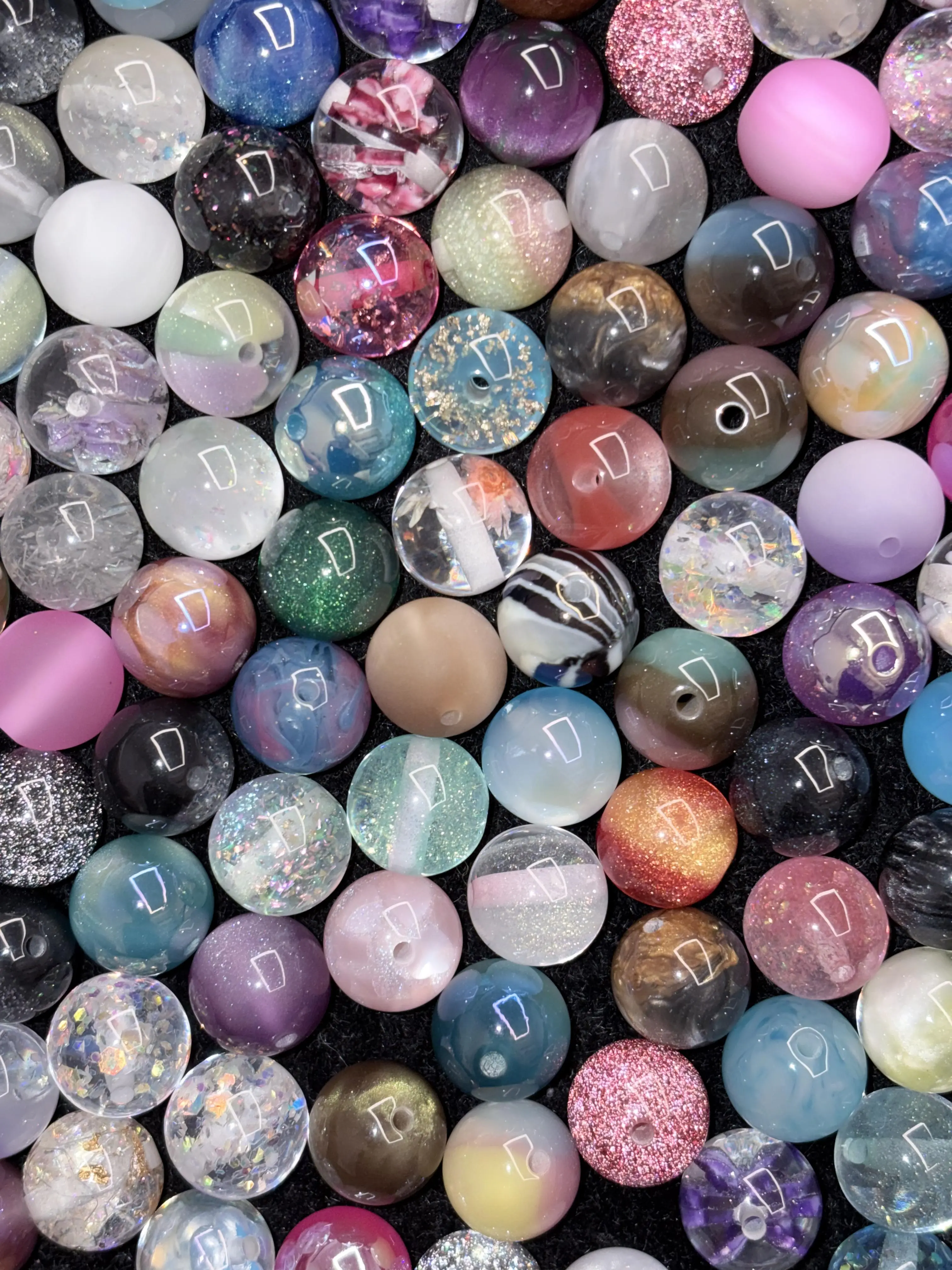 Serena(12847)gc.Mixed Luxury Round Resin Beads