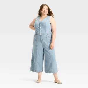 Women's Cropped Sleeveless Denim Jumpsuit - Universal Thread Light Wash 24