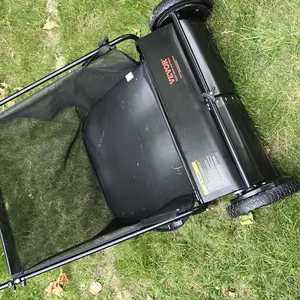 VEVOR Push Lawn Sweeper 21-Inch Leaf & Grass Collector with 3.5 cu. ft. Mesh Collection Hopper Bag,  2 Spinning Brushes & Strong Rubber Wheels VEVOR Super Brand Day