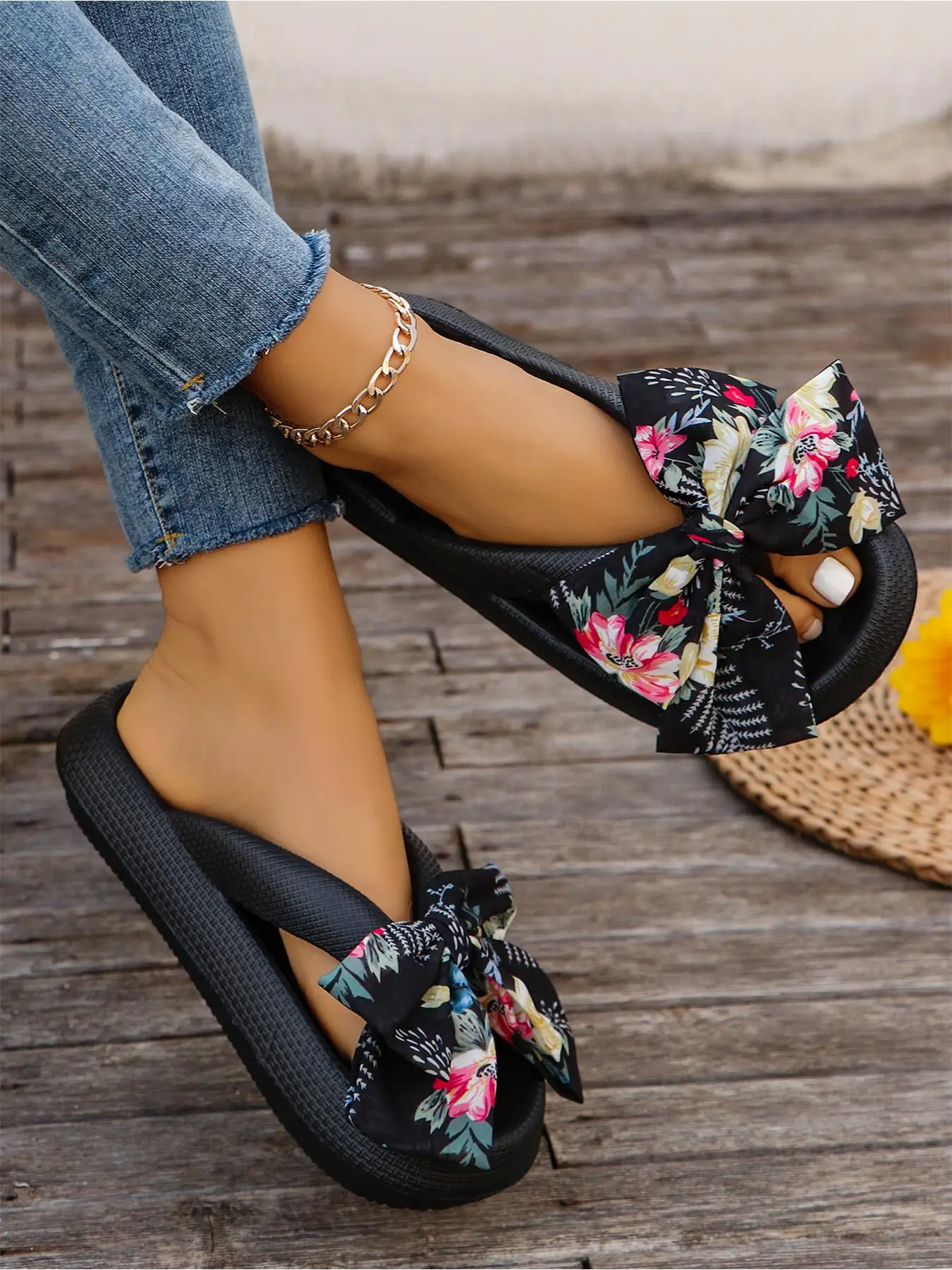Women's Cute Floral Graphic Bowknot Design Platform Flip Flops for Spring, 2024 New Trendy Flatform Slide Sandals, Fashionable House Slippers for Wome