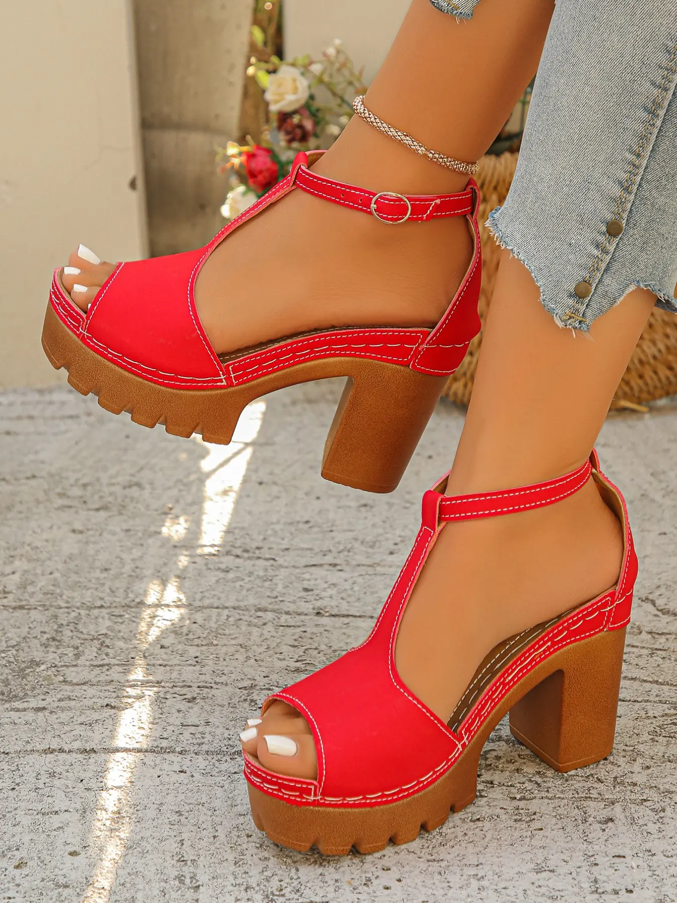 Summer coarse heel waterproof table sandals for women, waterproof table buckle sandals with a buckle, versatile casual fish mouth open toe sandals for daily wear, fashionable high-heeled sandals