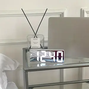 1pc LED Mirror Bedside Alarm Clock 12/24 Hours Battery Plug-in/two Power Supply MethodsHome Decoration Artwork Can Be Put in the Bedroom Study Can Be Used as Christmas Thanksgiving Mother's Day Gift.