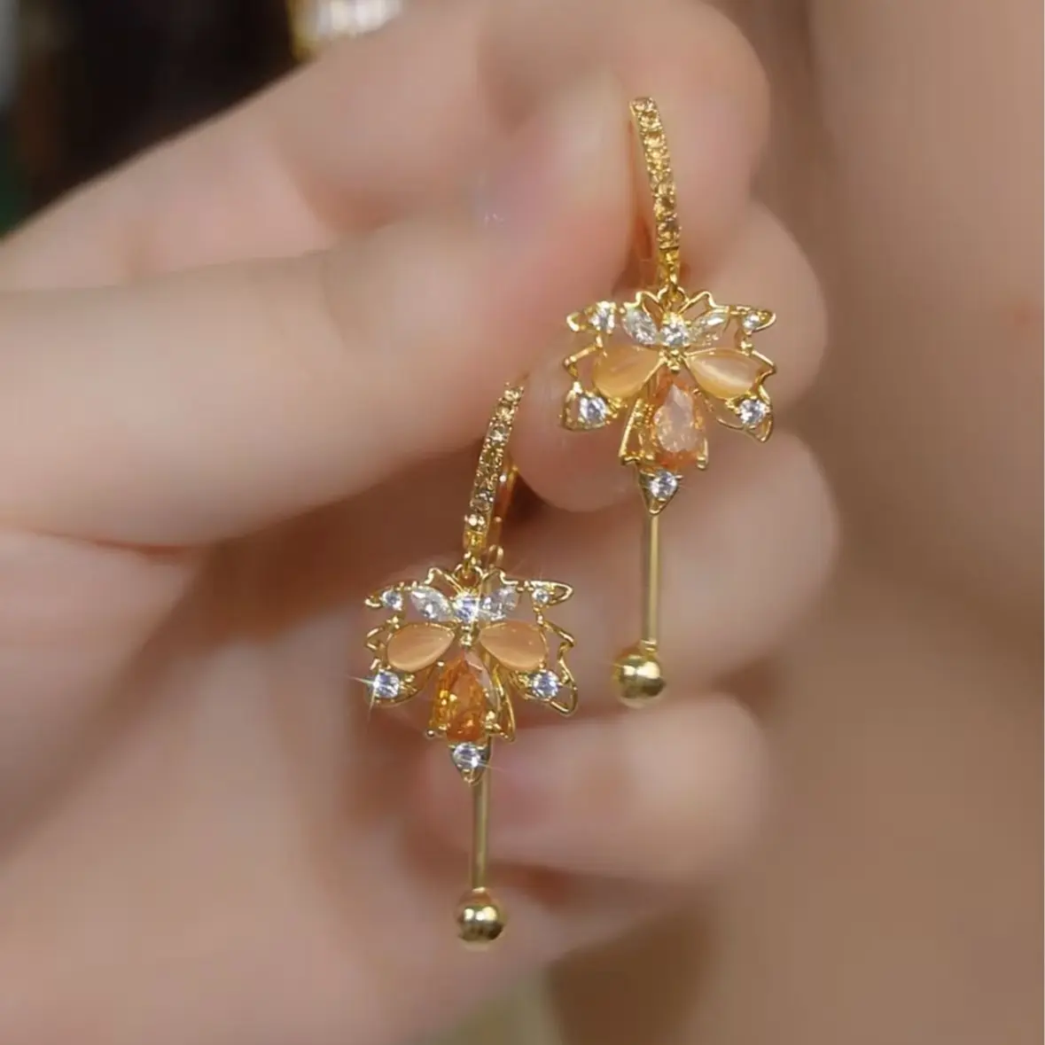 Gold Maple Leaf Dangle Earrings for Women, 2025 Luxury Fashion Jewelry, Nature-Inspired Elegant Style DZEH4191