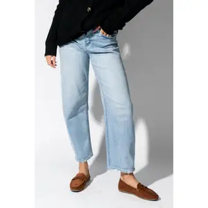 Midtown Barrel Jeans