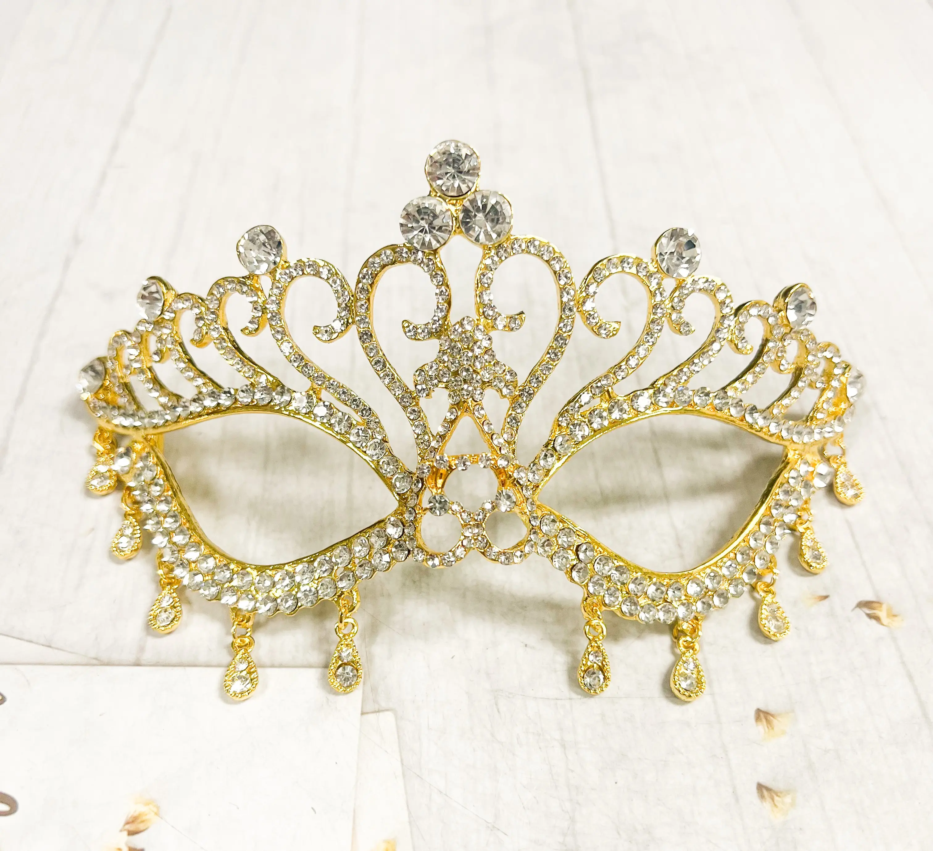 Gold Color Masquerade mask, Mardi Gras Mask, Venetian Masquerade Mask, Masquerade Ball Mask, Wedding Party Mask, Party Mask, Halloween Mask, Cosplay Accessory, Costume Accessories Comfortable