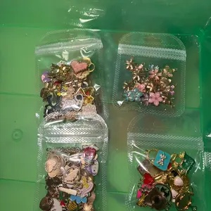 Kizzit -Metal charms