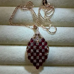 <PingEast Jewelry> Ruby strawberry Pendant Necklace A dazzling pineapple-shaped pendant featuring 26 natural “pigeon blood” rubies from the Mogok mines in Myanmar. Each ruby weighs 0.4 ct, is eye-clean, and exhibits strong fluorescence