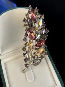 New Vintage Crystal Leaf Brooch High-End Women's Pin Trendy Luxurious Western Wear Accessory, Elegant Jewelry for Special Occasions, Clip