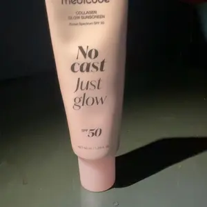 Product Review of [NEW] [medicube] No Cast Just Glow Collagen Sunscreen | SPF 50 Broad Spectrum Face Sunscreen | Lightweight, Non-Sticky, Hydrating Formula | No White Cast or Residue | Peptide, Cica for Soothing & Natural Glow from M**. C**i F**s