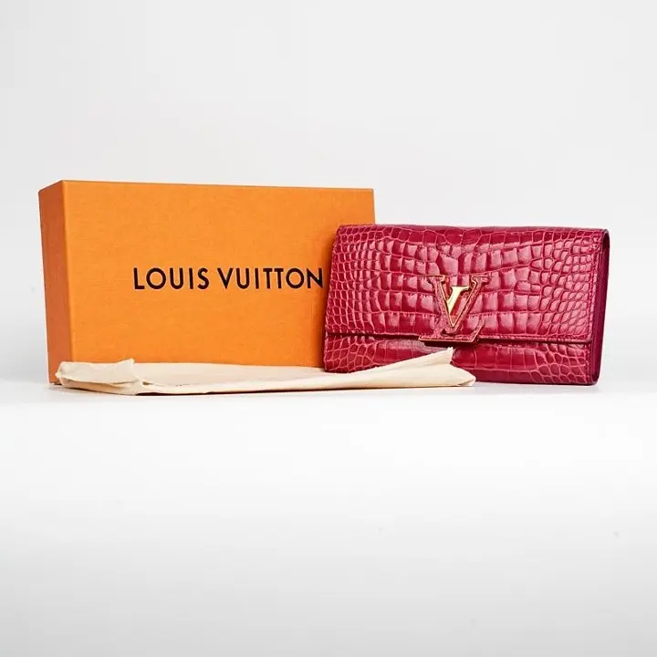 Pre-owned Louis Vuitton Capucines Long Flap Wallet Fuchsia Glossy Alligator Leather 24342878