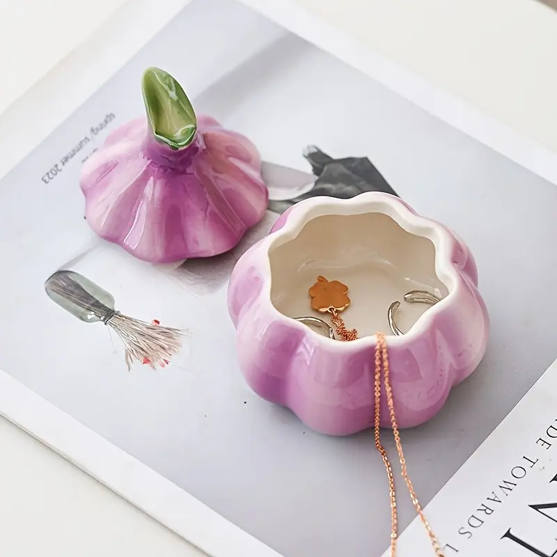 Garlic Ceramic Ashtray with Lid, Creative Cute Funny Design, Home Use Living Room Bedroom, High-End Style Unique Small Batch