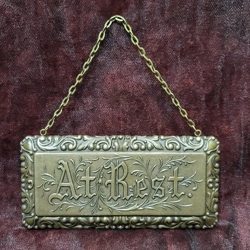 Victorian Style Tombstone Plaque Decoration Ornaments, Wall Hanging Decor, Decorative Hanging Piece, Vintage Gothic Art Brass Color Zinc Alloy Material, Cemetery, Holiday Decor, Interior Decoration Accessories, Metal Wall Decoration, Decoration Items