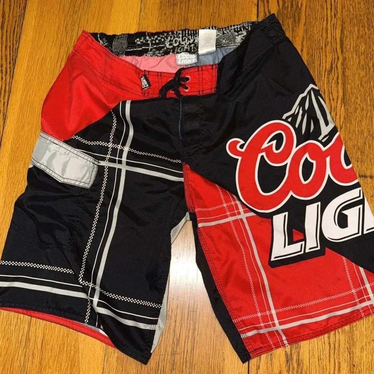Coors Light Beer Board Shorts Mens 34 Black Red Logo Pockets Swim Trunks Unlined HWJ 1IZ