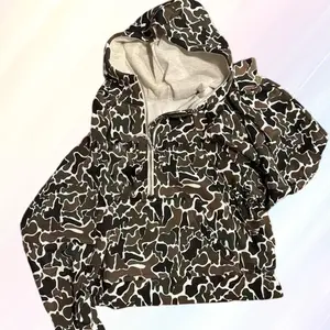 Men's/Women's Camo Print Half-Zip Hoodie - Streetwear Style for Casual Outings, Urban Fashion & Outdoor Adventures