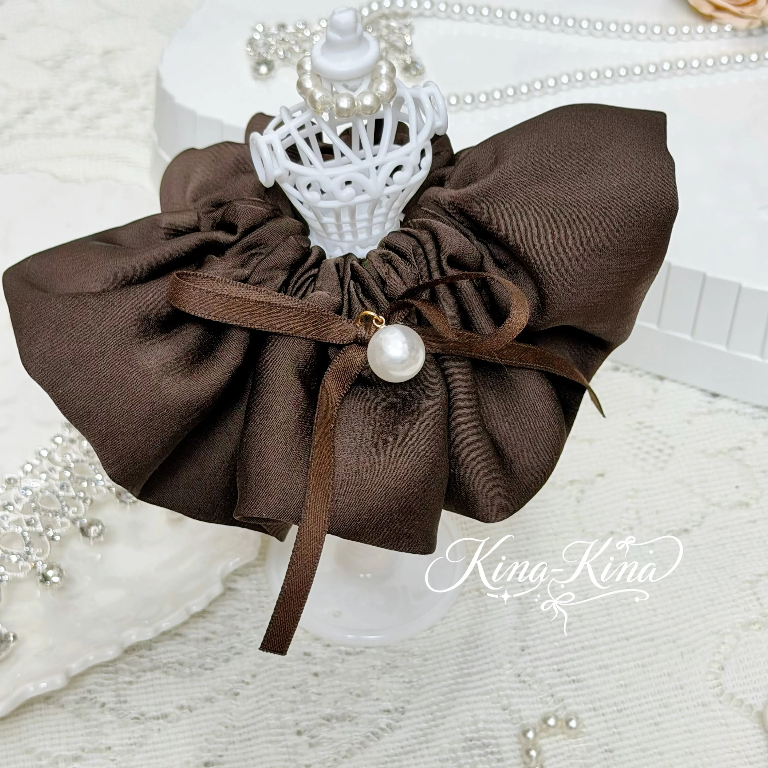 The perfect espresso scrunchie with a timeless faux pearl touch