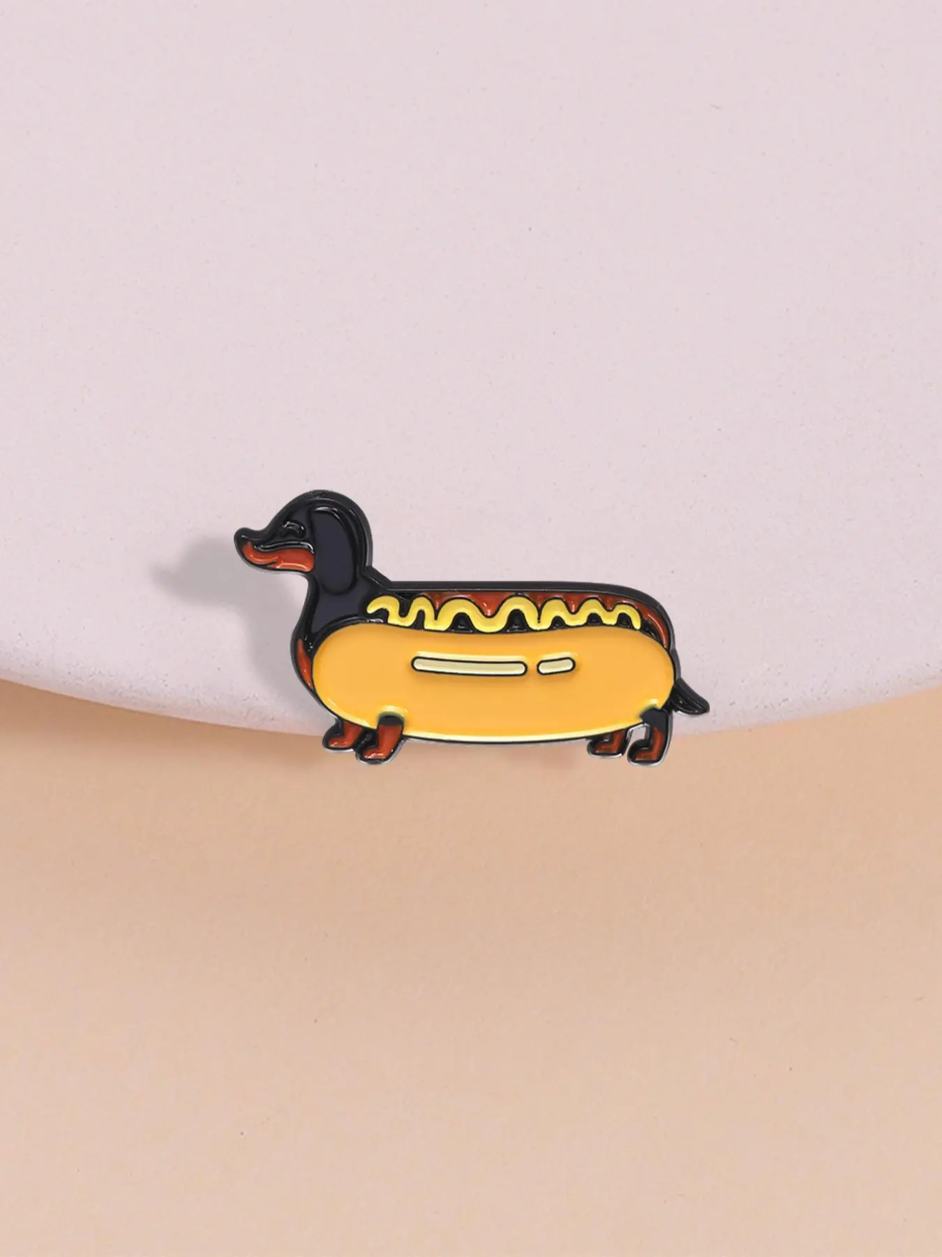 Hot Dog Dog Badge, Shaped Badges, Dachshund Cosplay Hot Dog Design for Pet Owners, Humorous Accessories for Dog Lovers and Icebreaker Social Tools, Brooch, Alloy Brooch Pin, Cute