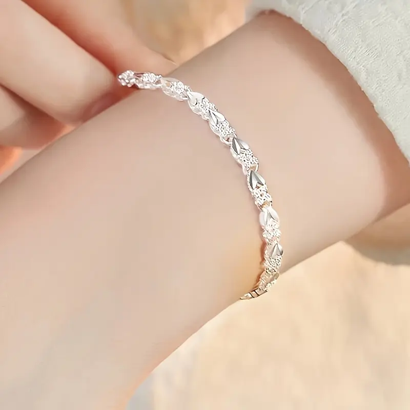 Vintage 925 Sterling Silver-Plated Unisex Bracelet - Elegant Jewelry Bracelet, Silver Stacking, Metal Plated Bangles, Shiny Neutral-Toned Design, Classic Versatile Luxe Look, Ideal for Daily Casual Wear, Valentine's Day Gifts