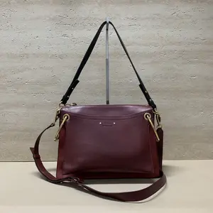 Pre-owned Chloé Leather Shoulder Bags 7.8'' R2519 Shoulder Bag C1855918405 0606 T2 Luna