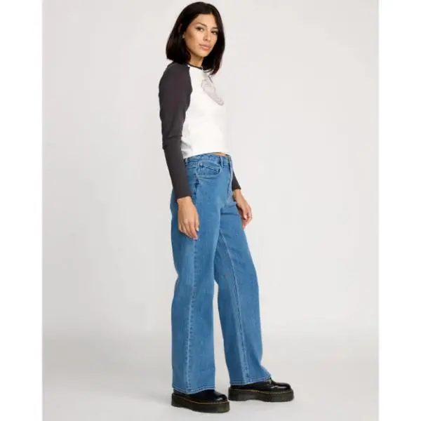VOLCOM Women's Stoned High-Waist Boyfriend Modern Jeans - 100% Cotton Denim, Relaxed Fit, Streetwear Laidback-Luxe Look Bottoms, Pair with Graphic Tee Suggestion, Indigo Wash, Lady, Basic