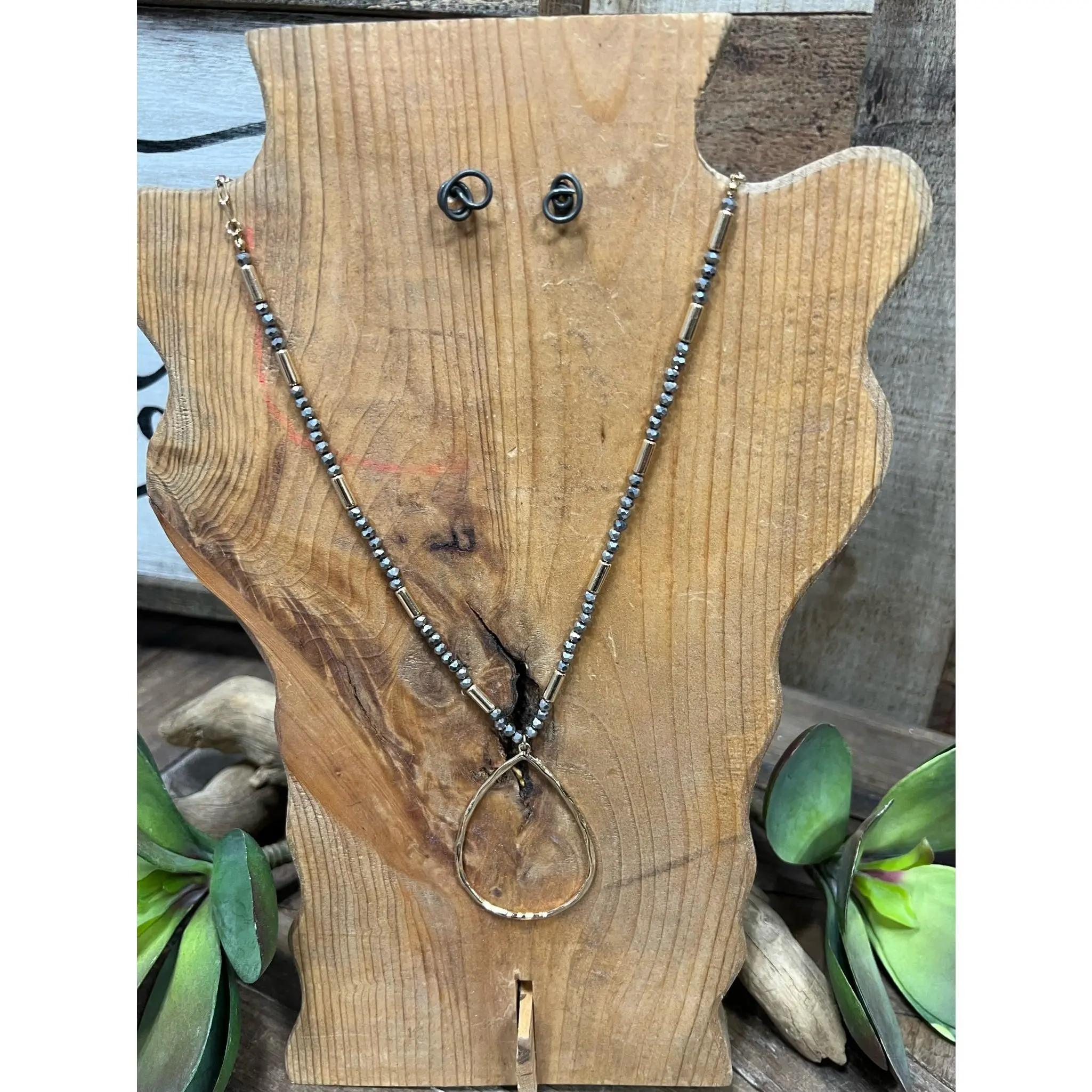Ingram Gold Chain with Teardrop Necklace