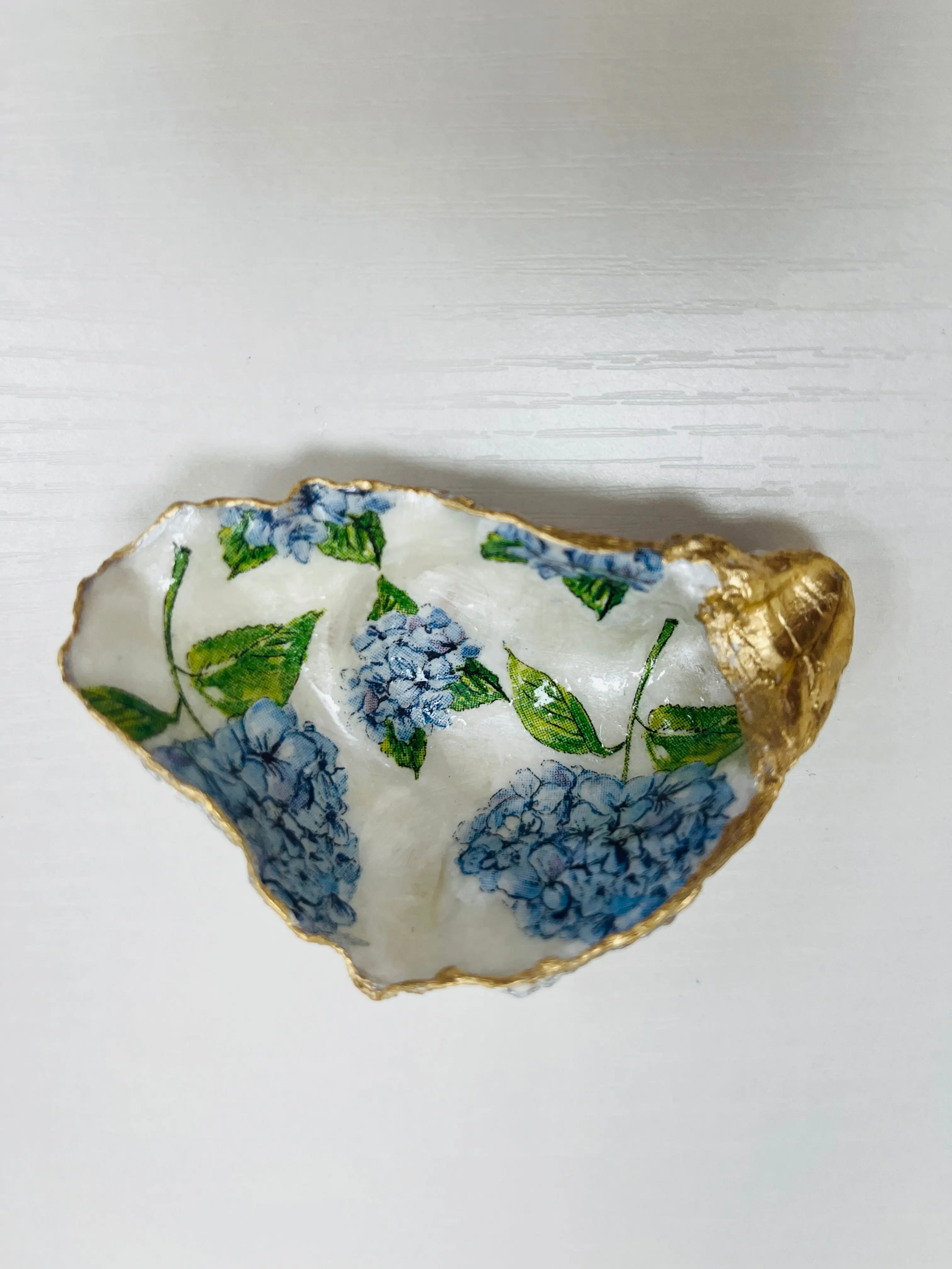Hydrangea Oyster Shell