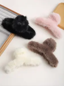 4pcs Cute Plush Hair Claw Clips, Large Size, Sweet Daily Use, Versatile Design, Suitable for Thick Hair & Bun Hairstyles, Fuzzy Hair Clip