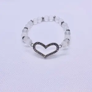 Bracelets - White Beaded Bracelet with Heart Design Accessory