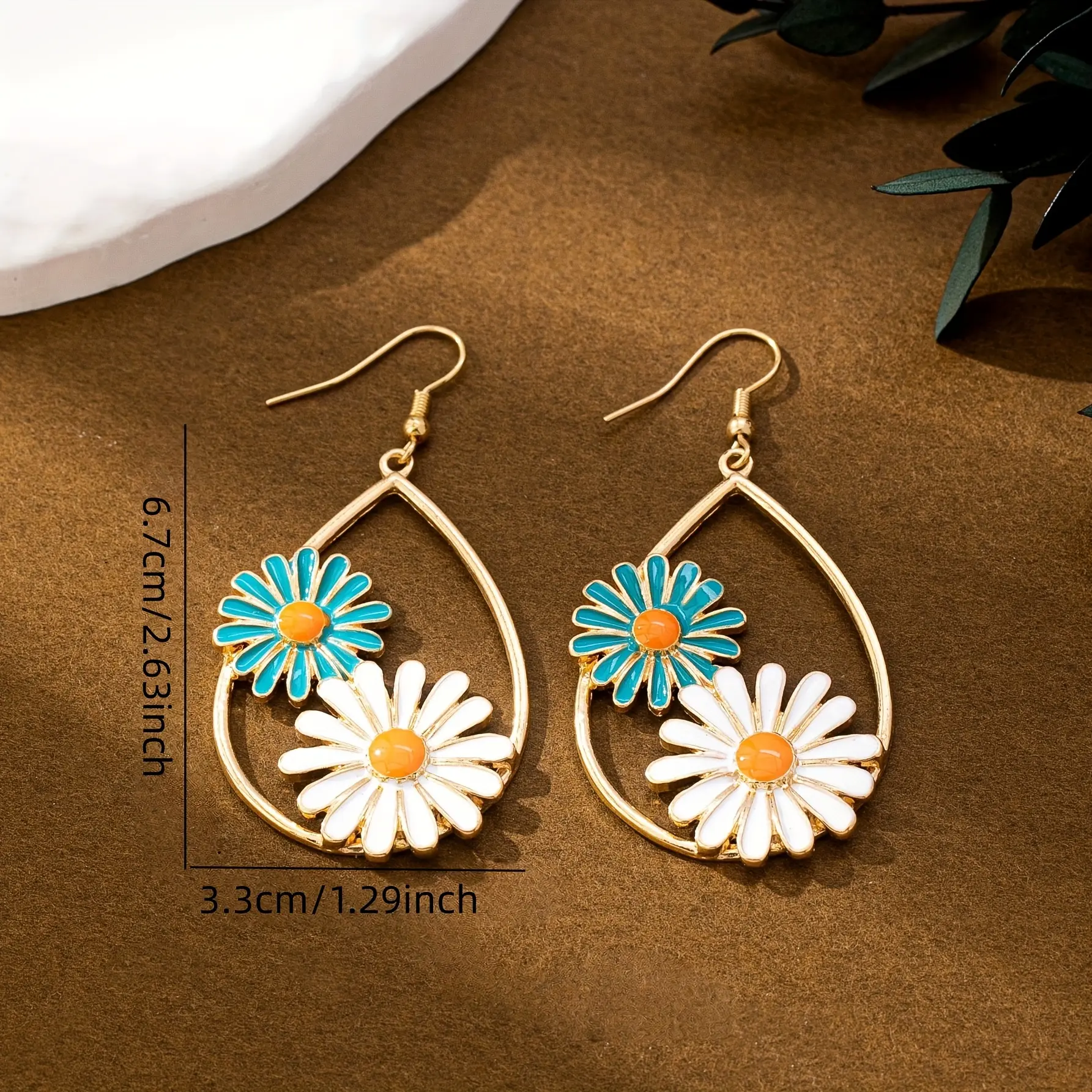 Women's Dainty Daisy Teardrop Dangle Earrings - Hypoallergenic, Lightweight Enamel Costume Jewelry, Coastal Boho Charm for Garden Party Daily Wear