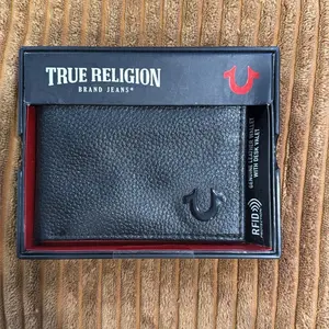 True Religion Genuine Leather Wallet with Desk Valet RFID Protection Brand Jeans