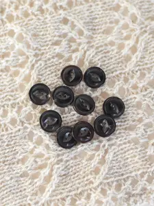 Vernell <br/><small>15mm Buffalo Horn Button</small>