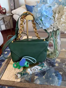 Pre-owned Bottega Veneta Leather Crossbody Bags Mount Envelope Bag in Gorgeous Deep Green with Chunky Gold Chain and Adjustable Strap