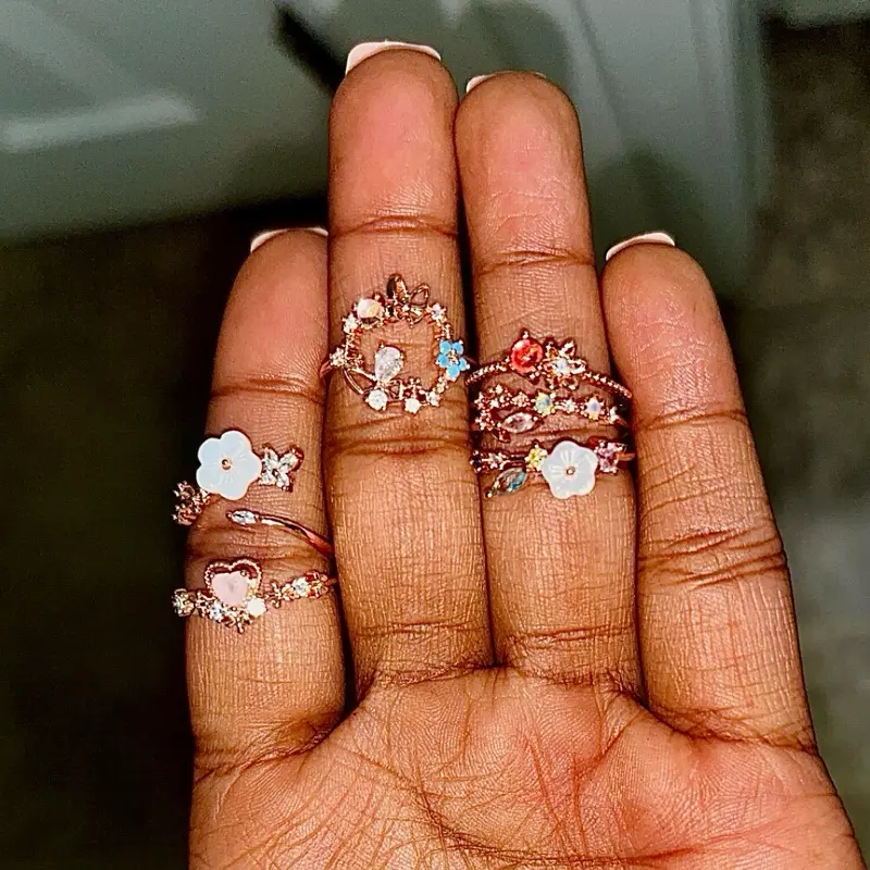 Elegant Modern Style Heart Flower Garden Rings