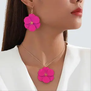 2 piece jewelry set including necklace and earrings for women, with attractive luxurious flower design suitable for parties