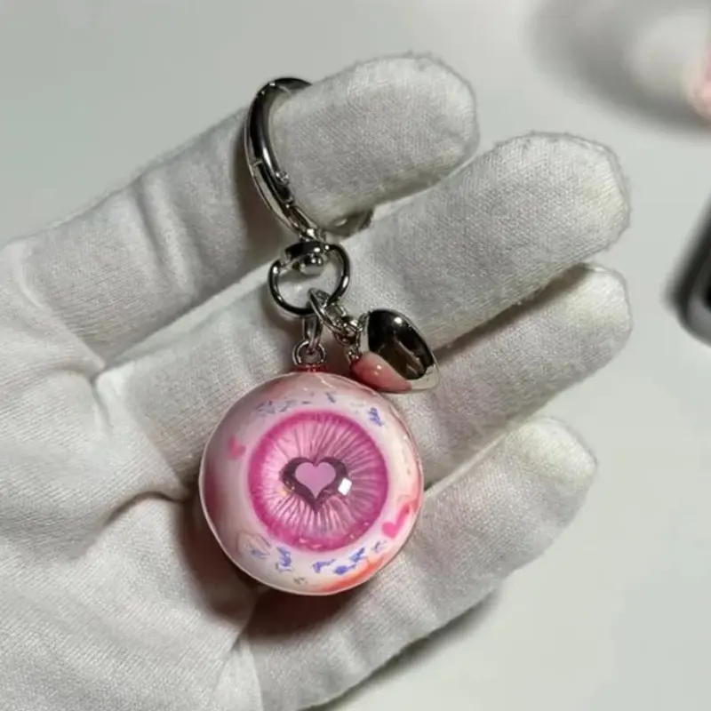 Halloween Gothic Devil Eye Resin Heart Keychain, Bag Charm Keychain, Keychain For Bags, Key Charms, Unique Halloween Eyeball Keyring, Perfect Festive Halloween Accessory for Party Gifts, Keychain Bag Pendant, Keychain Decor, Keychain Accessories