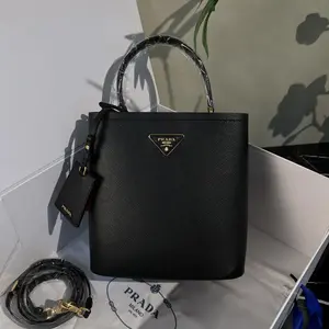 Pre-owned PRADA Leather Shoulder Bags 7.8'' R28000 Shoulder Bag C8358244071 0906 T1 Chole