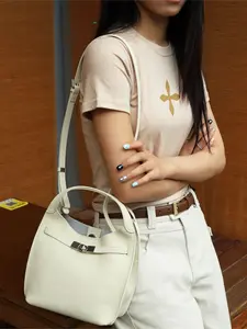 Top Layer Cowhide Handbag Shoulder Bag for Women, Equipped with A Detachable Adjustable Shoulder Strap, Can Be Carried By Hand, on The Shoulder, or Crossbody. The Shape Is Relaxed But Structured, Suitable for Both Casual and Business Occasion