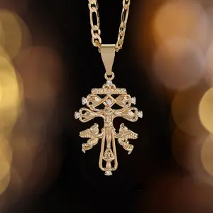 1pc Fashionable And Simple Copper Inlaid Sparkling Iridescent Jesus Cross Pendant Necklace, Suitable For Gift Giving, Couples, Friends, Daily Wear, Festivals And Prayers