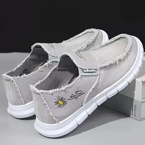Vintage low-top canvas shoes, minimalist, lightweight, comfortable and convenient.