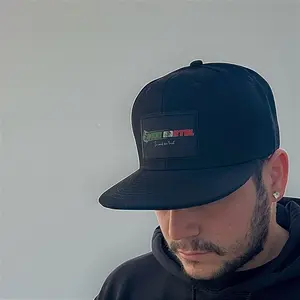 DuneKartel Stylish Snapback Adjustable Fit Black Hat for Men Women Trendy Street Fashion 6-Panel Cap with Embroidery Patch