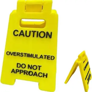 Lightweight Warning Overstimulated Desktop Sign, Don't Come Close Desk Signage Decoration, Novelty Desk Ornament for Home Office, Office Desktop Decoration, Desk Signs Ornament, Gift,Funny Gifts