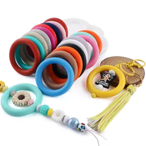 20Pcs Random Mix Colored Silicone Beadable O Rings for DIY Keychain Necklace Jewelry Making, 65mm Round Focal Silicone Loop with 2 Hole for Car Hanging Ornaments,DIY crafts