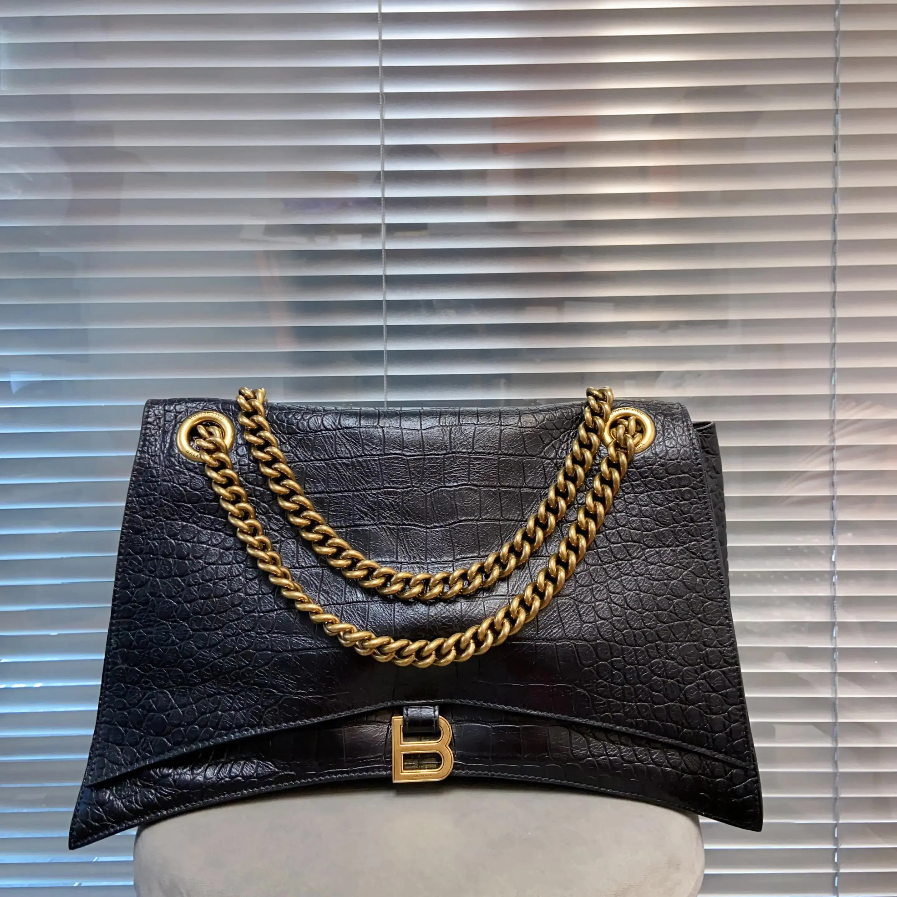 Pre-owned Balenciaga Leather Shoulder Bags Calfskin Quilted Large Crush Chain Bag Black 78915389