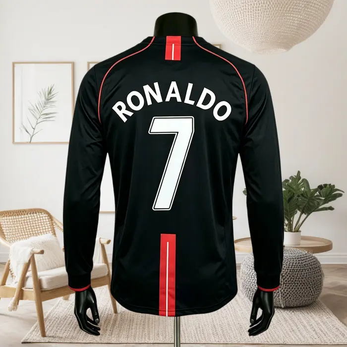 07/08 Retro Black C7 Ronaldo Long Sleeved Soccer jersey 07/08 Retro Black C7 Ronaldo Long Sleeved Soccer jersey