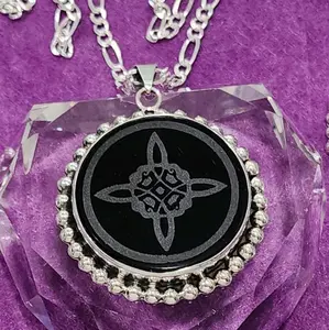 Nudo de bruja con cadena gruesa. Witch's knot with thick chain.