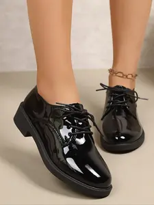 Lightweight and thick soled loafers with a sleek, simple and fashionable finish, featuring a retro lace up design and a flat sole. The non slip sole is suitable for various occasions