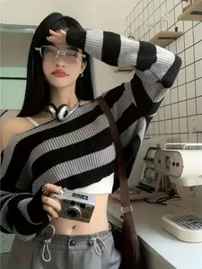 Y2K Long Sleeve Cropped Knit Top, Fitted Round Neck Design for All Seasons, Stylish Women's Fashion for Every Occasion